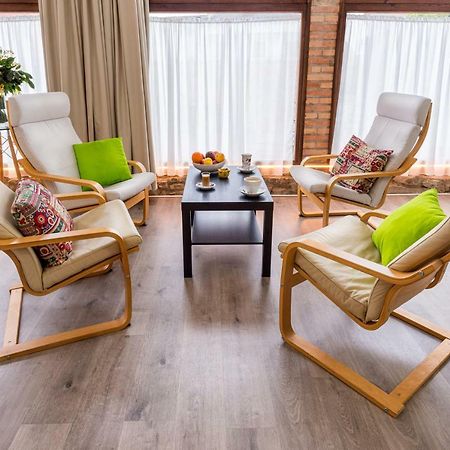 Emphasis Guest House Casserres Ngoại thất bức ảnh