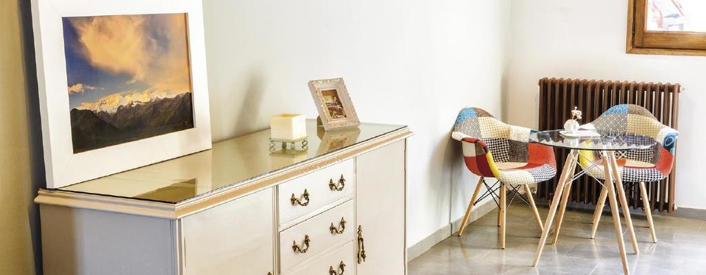 Emphasis Guest House Casserres Ngoại thất bức ảnh