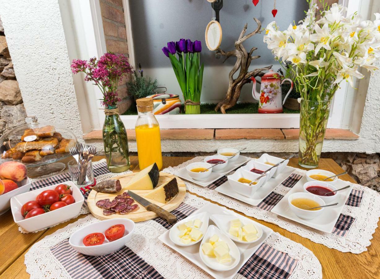 Emphasis Guest House Casserres Ngoại thất bức ảnh