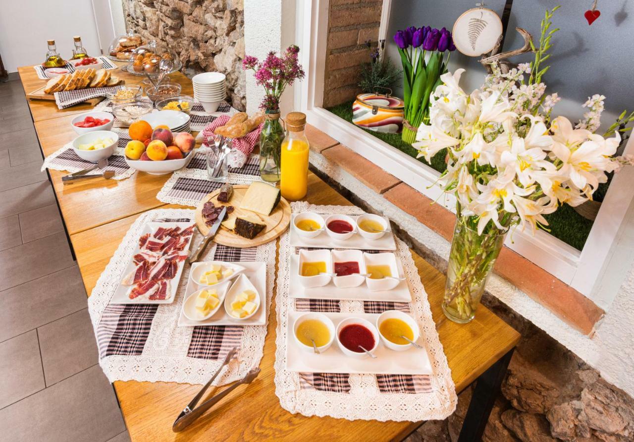Emphasis Guest House Casserres Ngoại thất bức ảnh